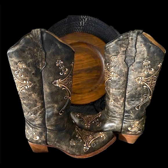 Corral Shoes - Corral Distressed Cowboy Boots